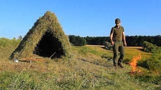 Bushcraft Grass Survival Shelter, Solo Wild Camping