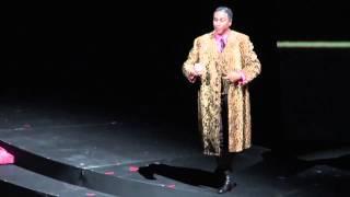 Mark S. Doss sings "Scintille, diamant"