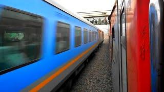 Unbelievable Scenes: The fastest Gatimaan Exp overtakes Goa Rajdhani @160 kmph-Fight for priority