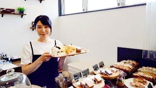 The sweets made by the female shop owner, who went from being a banker to a pastry chef.