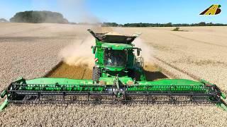 - Neuvorstellung - Mähdrescher John Deere S7 900 bei der Weizenernte & Traktor Getreideernte Ostsee