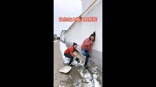 让你在大街上乱脱鞋 #逗乐的农村人