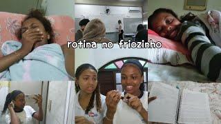 Rotina no friozinho~arruma-se comigo,escola,preguiça,comida..