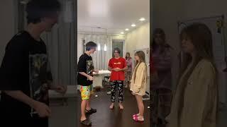 Кто зашевелится - ПРОИГРАЕТ 