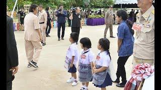 กรมสมเด็จพระเทพฯทรงพระสรวล เด็กน้อยถาม "ไปไหนนี่"