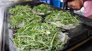 A lovely Korean Grandma's pancake (Pajeon) - Korean street food