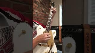 FUNKY FINGERSTYLE BLUES LICK #shortsfeed #guitar #gretsch