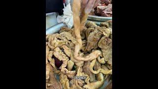 农村大街熟食摊，大肠头才50一斤，来买的都是老熟茬子 #卤味熟食
