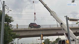 Jeep gets stuck on elevated Metro Rail tracks near UH Downtown