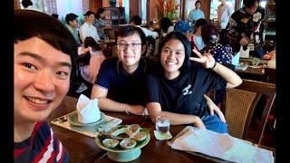 Enjoying Thai food with local friends @Baan Khanitha, Bangkok