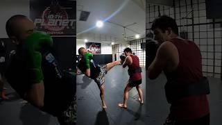 Rolling with(under) the punches #muaythai #10thplanet #kickboxing #ufc #mma #foryou #fuzion