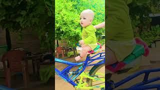 इतने बड़े हो गए Akshu बाबू साइकिल चलाने लगे #AkkiAkshu #shorts #viral #trending #youtubeshorts