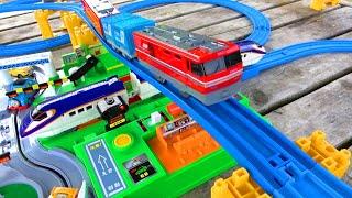 Japanese Train PlarailKankan Railroad Crossing & Disney Cars Tomica