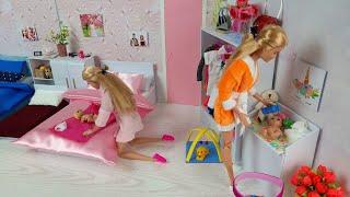 Two Barbie Doll Two Ken Morning Bedroom Bathroom Routine. Life in a Dream House. Dress up Dolls.