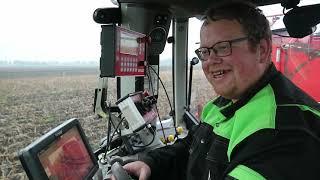 Bernd is boer, DJ, chauffeur en vrijgezel. En hij houdt wel van een feestje - Bie de boer (51)