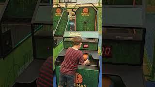 TUZINHO SHOW DE 3 PONTOS LÁ DENTRO #tuzinhoshow #basketball #brincando #viral #youtube