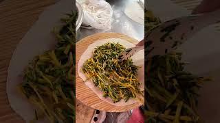 又到吃窝瓜的季节了，看看这窝瓜菜馍烙的咋样？想不想来一个？#地方特色美食 #菜馍#窝瓜 #河南美食#河南人
