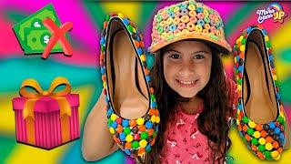 Maria Clara abre uma lojinha de sapatos doces  Sweet shoe salesman