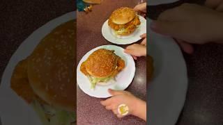 Сочные чикенбургеры с домашним соусом #рецепты #рек #бургер #чикенбургер #shorts #chikenburger
