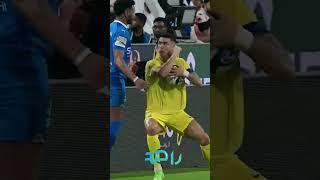 ضرب كرستيانو رونالدو للاعب الهلال علي البليهي