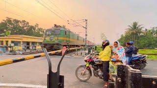 Furious Speedy Agartala Garibrath Express 100 kmph Moving Throughout Railgate