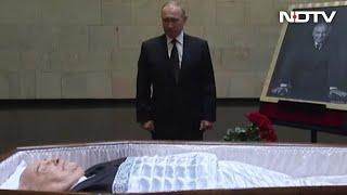 Putin Pays Respects To Former Soviet President Gorbachev