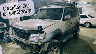 В работе Toyota Land Cruiser Prado 95. А в конце Toyota Corolla поехала!