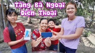 Món Quà Bất Ngờ Tặng Bà Ngoại [ Trang And Vinh ]