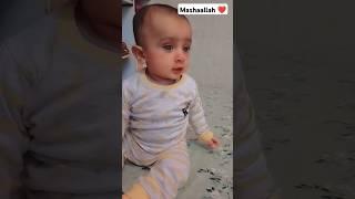 #cutebaby alizmn apni car ko dekhte hue ️