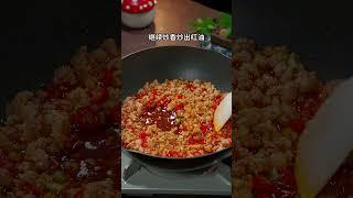 #麻婆豆腐 很多人都喜欢吃，但是自己在家做不是烧碎了就是不入味，今天教会你们#跟抖音学做菜 #年夜饭必备的家常菜 #过年美食