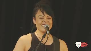 Karen Lee Andrews - Digging up Graves. Live from Blues & Roots Festival.