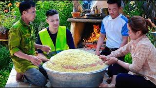 Ly Tieu Huong Daily Life | Happy Smile, Huong and Dad Reber Cook a Giant Dish to Help Poor Workers