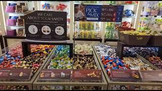 Lindt outlet store/LINDT CHOCOLATE SHOP DISCOVER THE WORLD OF LINDOR|Lindt Shop Lindor Pic' N' Mix!