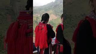 Cô gái dao đỏ vùng cao