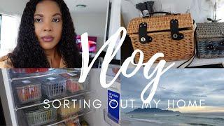 VLOG || ORGANISING MY FRIDGE || SIBLINGS VISITING || NEW YEAR GOALS