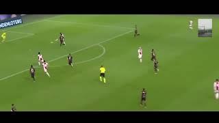 WHY ERIK TEN HAG WANTS LISANDRO MARTINEZ AT MANCHESTER UNITED . DEFENSIVE SKILLS . LONG PASSES .