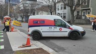 Should Ottawa intervene in the Canada Post strike?