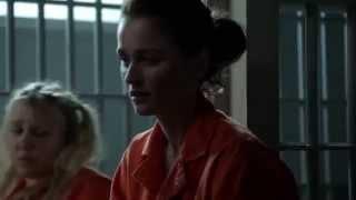 The Mentalist 7x02-Lisbon in jail undercover