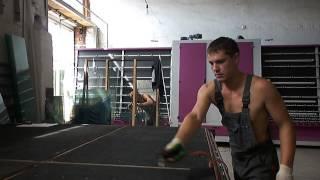 резка стекла шваброй