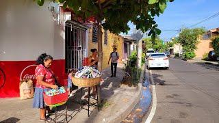 En la colonia vendiendo pan!