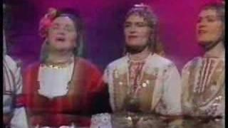 Bulgarian choral singing - Trio Bulgarka + Biserovi sisters