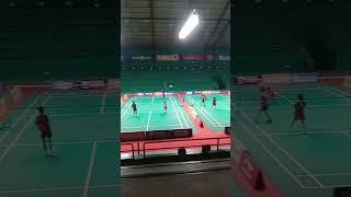 Latihan badminton di gor djarum