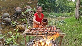 Survival in the rainforest, Snail Hot chili grilled So delicious food, Eating delicious