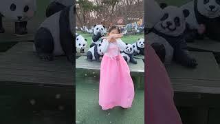한복입고  나루토 춤 추는 도나#판다 카페#한복#강릉#자매#설날#나루토#챌린지#릴스#쇼츠#dance#sister#challenge