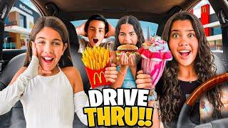 PEDINDO E COMENDO TUDO QUE O CARRO DA FRENTE PEDIU NO DRIVE THRU !