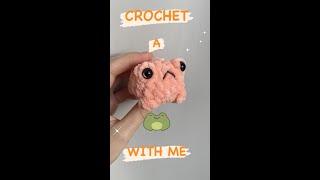 Crochet a frog with me 