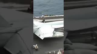 Pesawat Tempur Lepas Landas dari Kapal Induk !