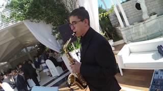 SAX del gruppo musicale TAEDA  durante gli aperitivi degli sposi