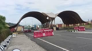 One of the main advantages of living near an airport is that you'll experience less traffic jams