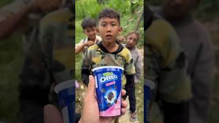 Yummy bites mini OREO Strawberry  eating by #villagee |#viralvideo #satisfying #fyp #oreocake